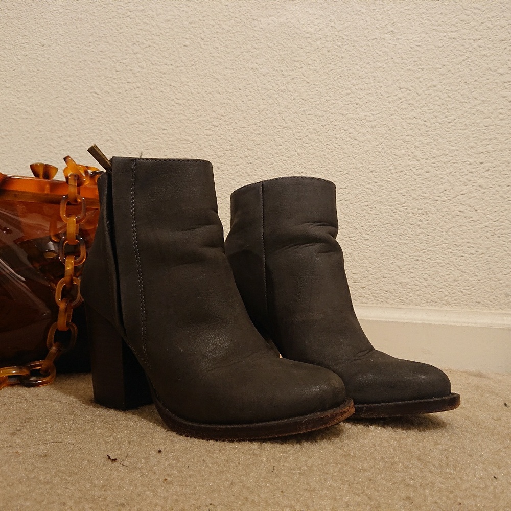 URBAN OUTFITTER Dark Gray Boots (6) - Picture 2 of 8